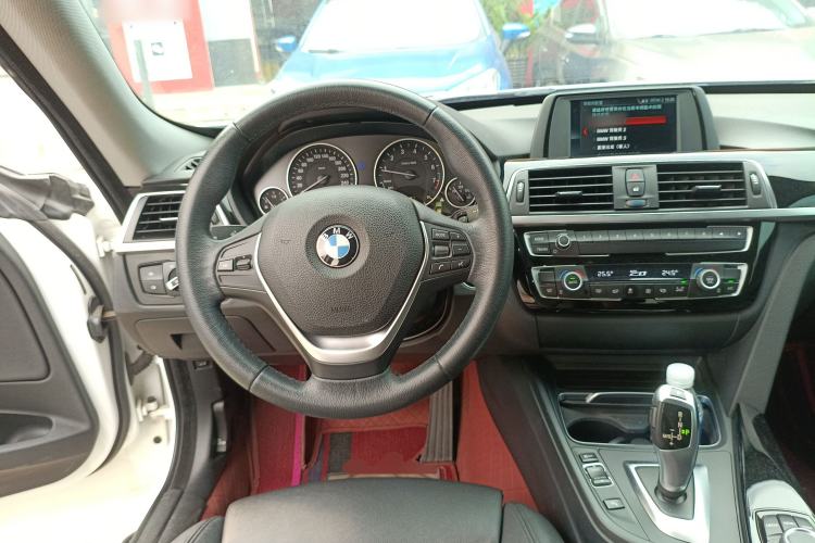 Used BMW 3 Series GT 2018 320i Sport Edition Center Console