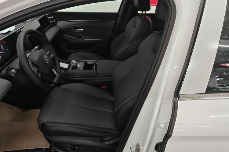 Used BYD Qin L 2025 DM-i Smart Drive 120KM Leading Model
