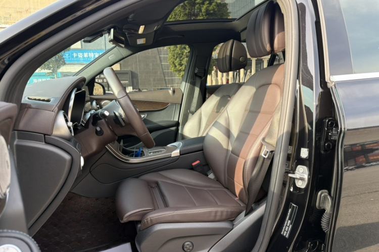 Used Mercedes-Benz GLC 2022 Facelifted GLC 300 L 4MATIC Luxury Edition Interior 3