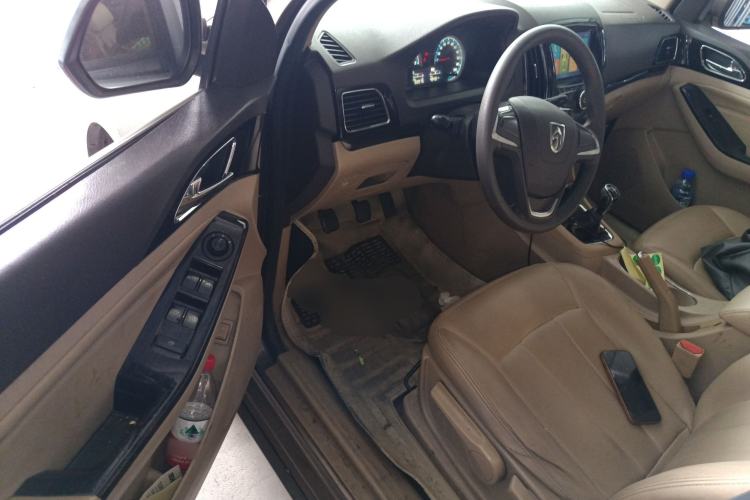 Used Baojun 730 2014 1.5L manual Comfort version 7 seats Driver Seat