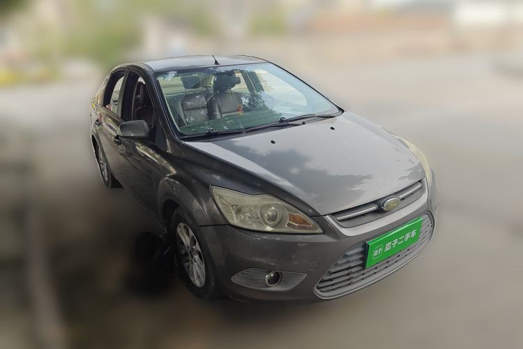 Used Ford Focus 2013 Sedan Classic 1.8L Manual Base Model Front Right 45 Deg