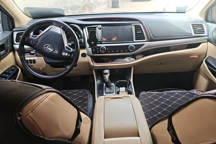 Used Toyota Highlander 2015 2.0T Four-Wheel Drive Luxury Edition 7-Seater Center Console