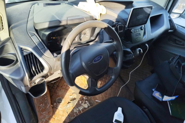 Used Ford Transit 2017 2.0T Diesel Van Short Wheelbase Low Roof China V Standard
