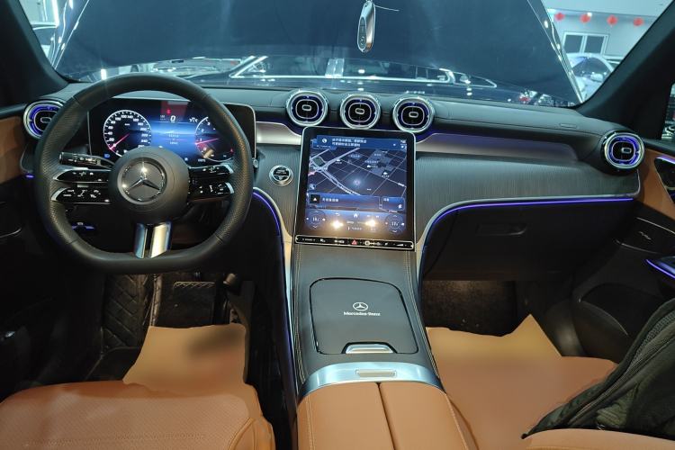 Used Mercedes-Benz GLC 2024 GLC 260 L 4MATIC Luxury Model 5 Seats Center Console