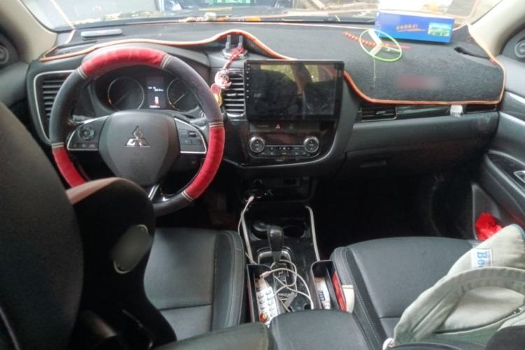 Used Mitsubishi Outlander 2019 2.0L Two-Wheel Drive Comfort Edition 7 Seats China V Emission Standard