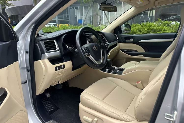 Used Toyota Highlander 2018 2.0T Two-Wheel Drive Elite Version 5 Seats China VI Standard