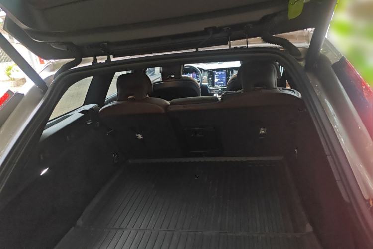 Used Volvo V90 2022 Cross Country B5 AWD Prestige Edition
