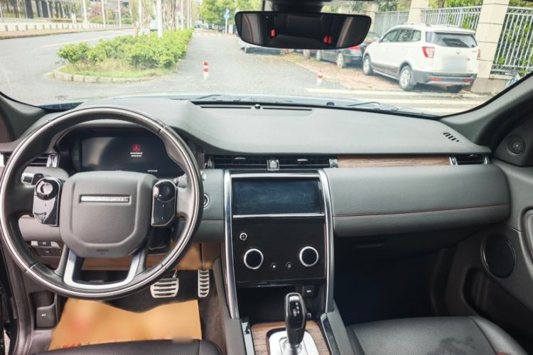 Used Land Rover Discovery Sport 2020 249 PS R-Dynamic Performance Edition Interior 3
