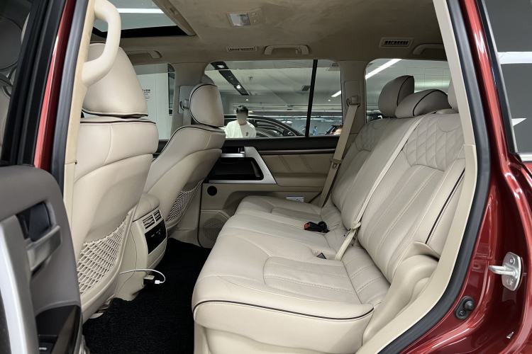 Used Toyota Land Cruiser 2018 5.7L VX-R Middle East
