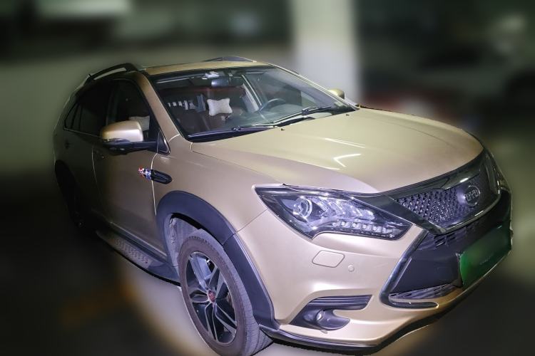 Used BYD Tang New Energy 2015 2.0T Four-Wheel-Drive Flagship Model Front Right 45 Deg