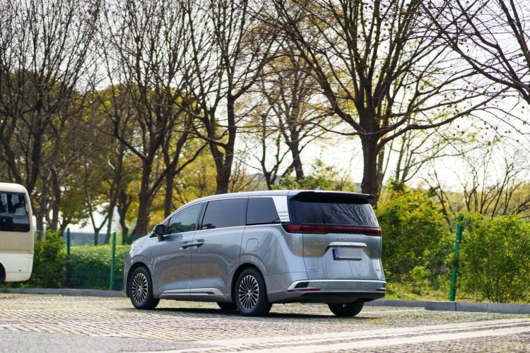 Used Denza D9 2022 DM-i 970 Four-Wheel Drive Prestige Model Exterior 5