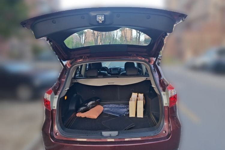 Used Venucia T70 2015 2.0L CVT Smart Edition Trunk