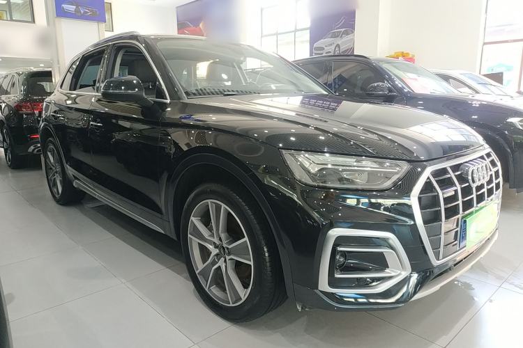 Used Audi Q5L 2022 40T Fashionable and Elegant Model Front Right 45 Deg
