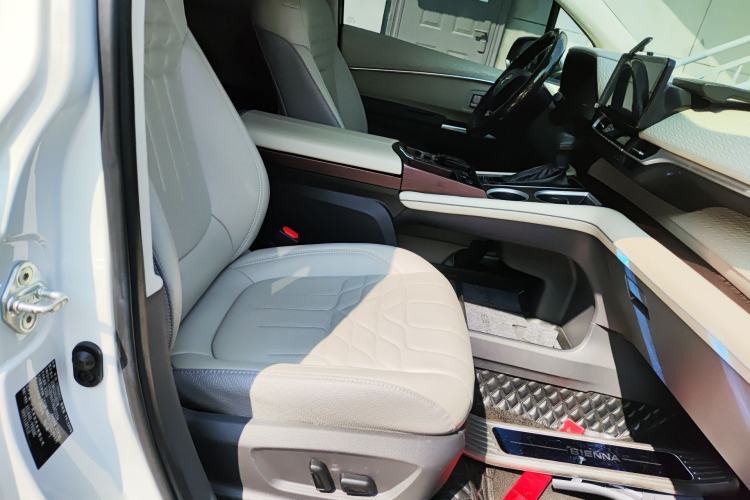 Used Toyota SIENNA 2021 2.5L Hybrid Comfort Edition Right Front Seat