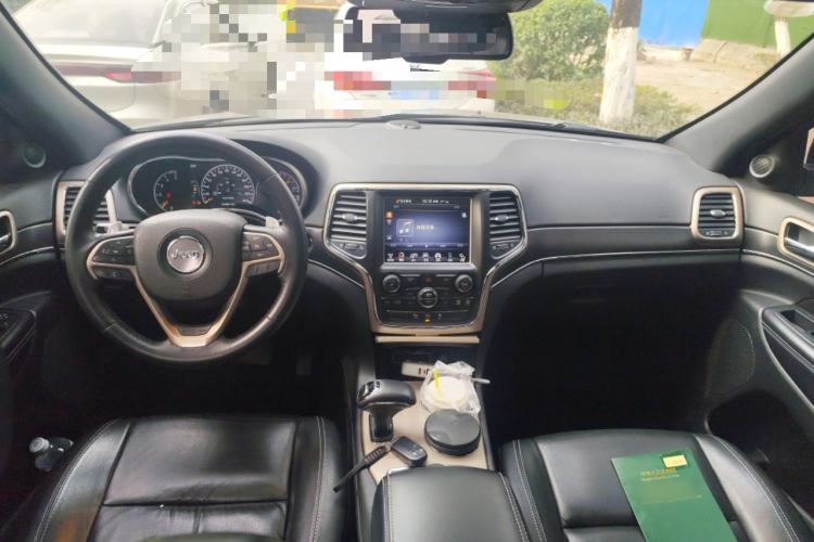 Used Jeep Grand Cherokee 2014 3.0TD Diesel Comfort Navigation Version Interior 2