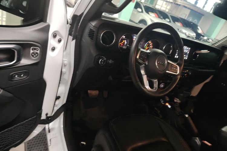 Used Jeep Wrangler 2019 2.0T Sahara Four-Door Version China VI Emission Standard