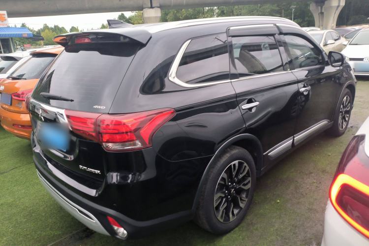 Used Mitsubishi Outlander 2020 2.4L 4x4 Zhi Xiang Edition 7-Seater
