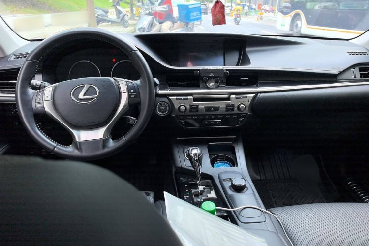 Used Lexus ES 2014 250 Elite Edition Center Console