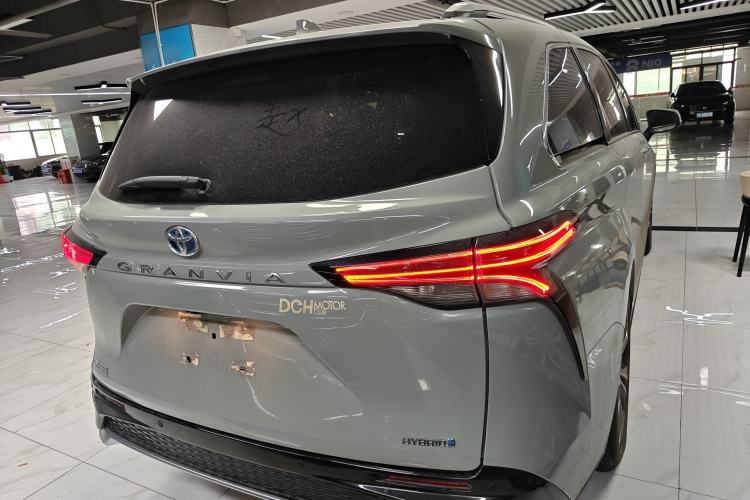 Used Toyota Granvia 2022 2.5L Hybrid Flagship Edition