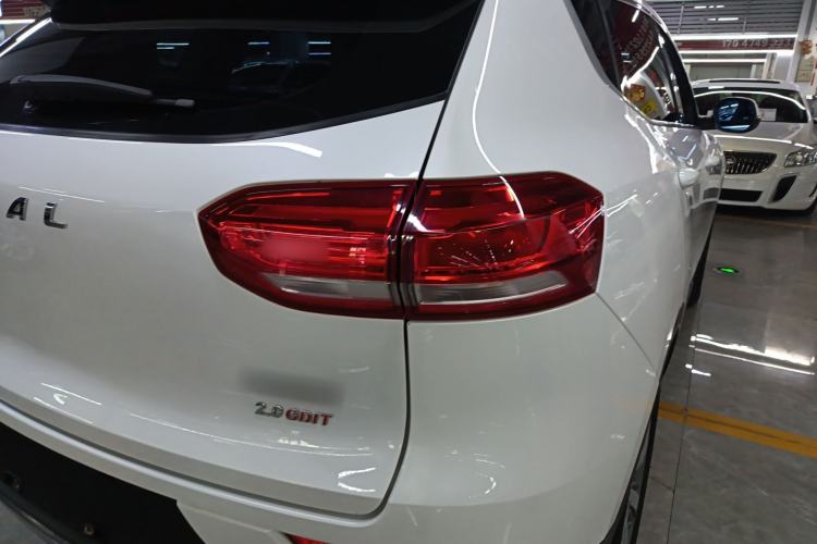 Used Haval H6 2017 Red Label 2.0T Automatic Two-Wheel Drive ZhiShang Model