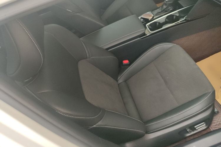 Used Toyota Camry 2024 Dual-Motor 2.0HS Sport Edition Right Front Seat