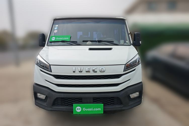 Used Iveco Daily 2023 2.5T A35M1 Short Wheelbase Low-Roof Single-Tire Side-Sliding Door 5-9 Seater Front