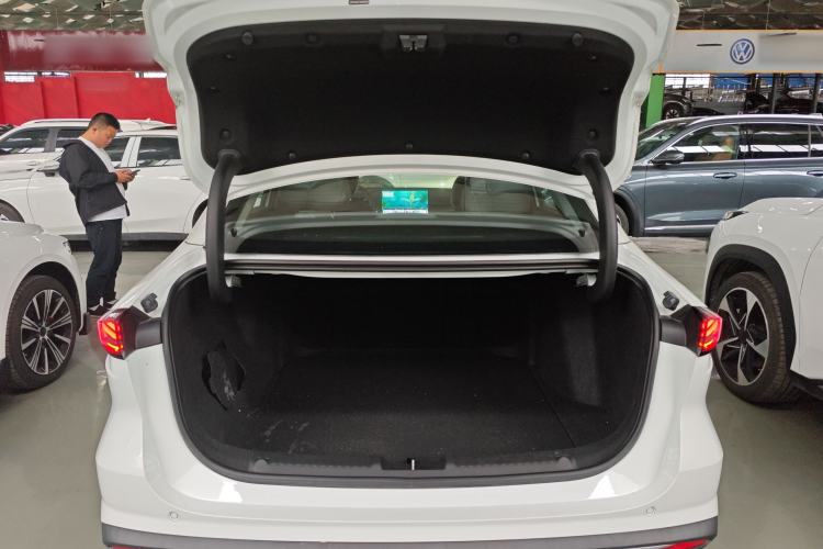 Used Geely Galaxy L6 2025 EM-i 60km Exploration Edition Trunk