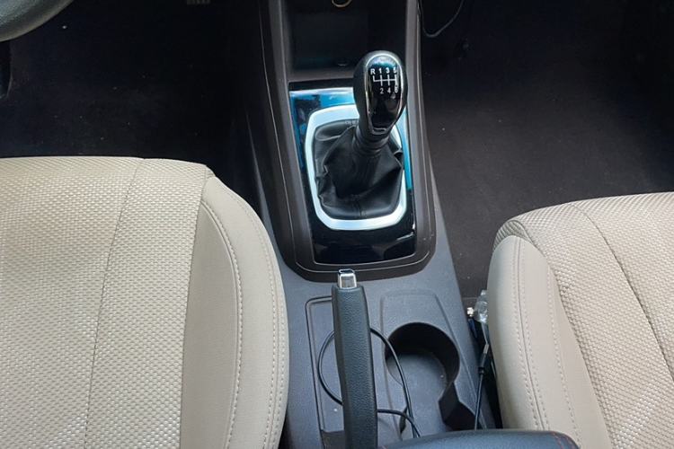 Used Baojun 310W 2017 1.5L Manual Comfort Version China VI Emission Standard