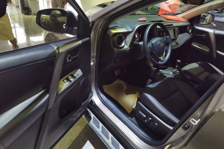 Used Toyota RAV4 2016 2.0L CVT Two-Wheel Drive Smart Edition China V Standard
