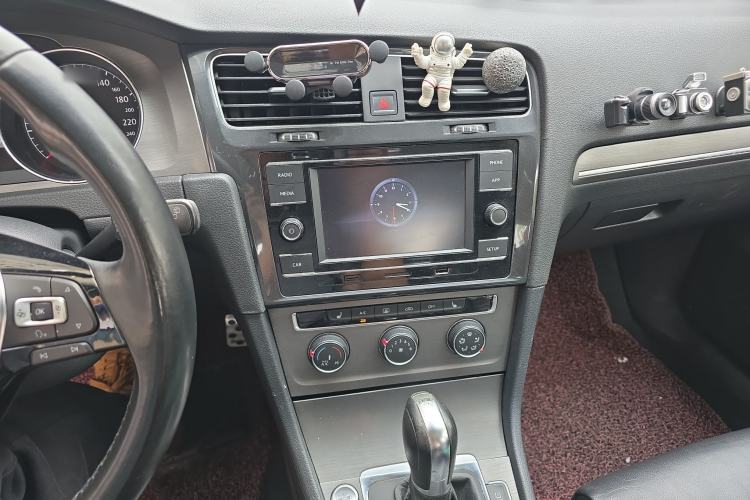 Used Volkswagen Golf 2015 1.4TSI Automatic Luxury Model Audio And AC Panel