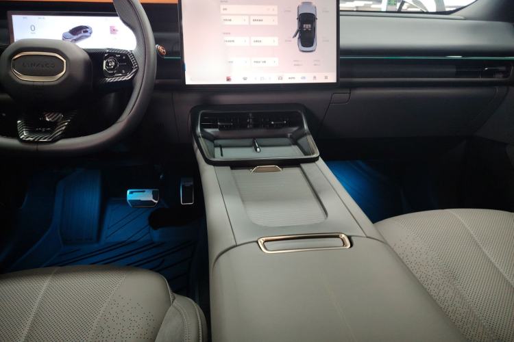 Used Lynk & Co 07 2024 EM-P 126 Long-Range Halo
