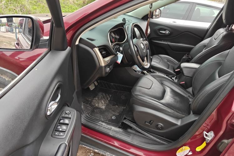 Used Jeep Cherokee 2017 2.0L Superior Edition
