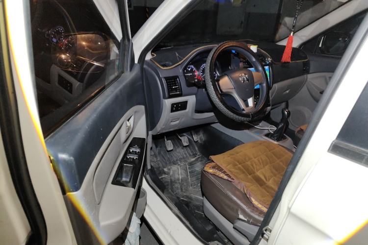 Used BAIC Weiwang M20 2013 1.5L Power Type BJ415A Driver Seat