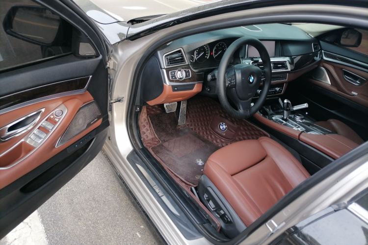 Used BMW 5 Series 2014 535Li Leading Model
