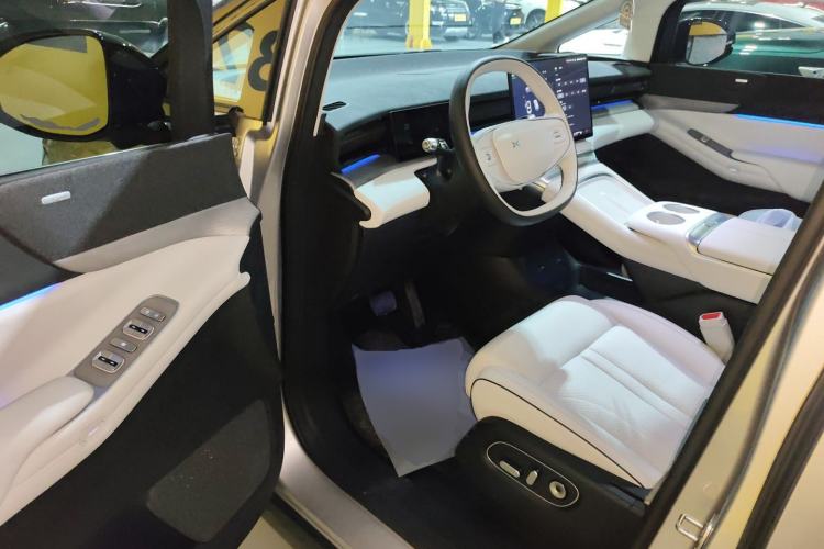 Used XPeng X9 2024 610 Long-Range Pro Driver Seat