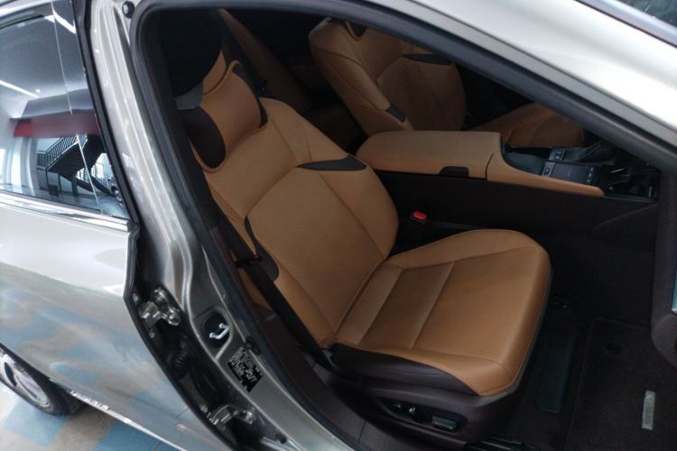 Used Lexus ES 2020 300h Premier Edition Right Front Seat