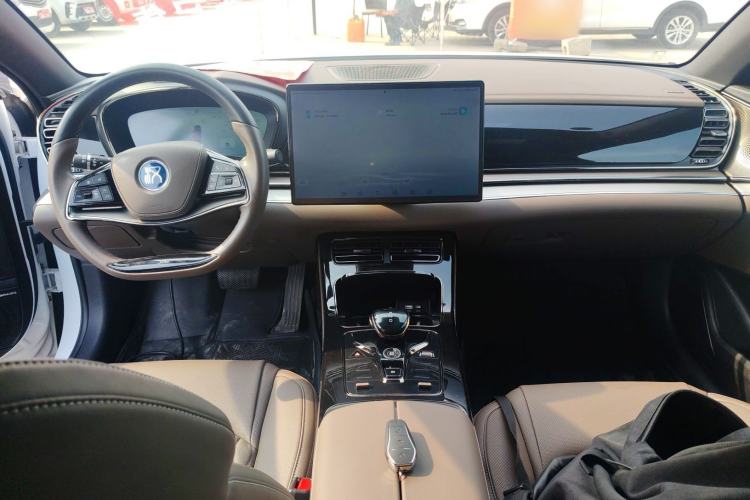 Used BYD Han 2022 DM-i 121KM Prestige Model Center Console