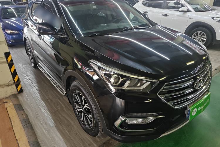 Used Hyundai Santa Fe 2017 2.4L Automatic Two-Wheel Drive Smart Version 5 Seats Exterior 1