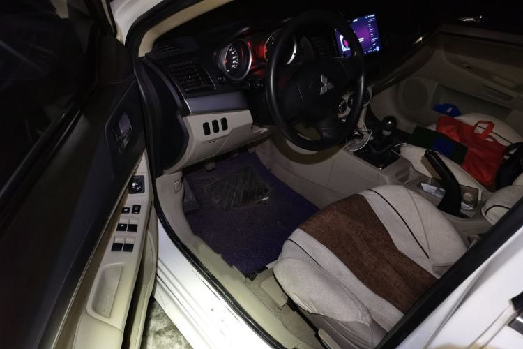 Used Mitsubishi Lancer EX 2011 Fashion Edition 1.8L Manual Smart Type Interior 3