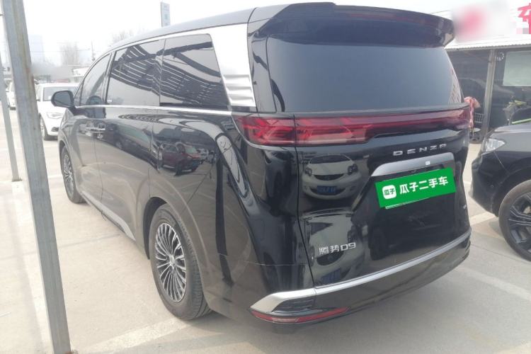 Used Denza D9 2022 DM-i 1040 Prestige Model
