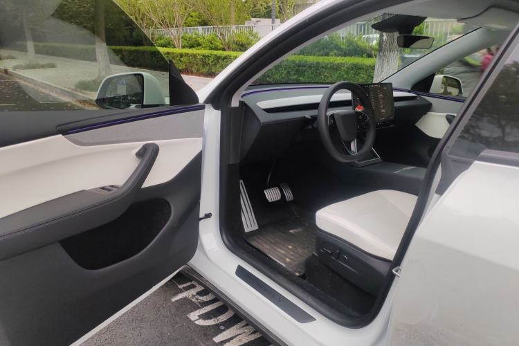 Used Tesla Model Y 2025 Rear-Wheel Drive First Edition Driver Seat