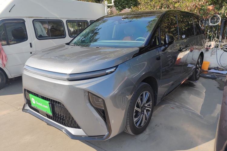 Used SAIC MAXUS Dajia 9 2024 Super Hybrid Ultra-Long Range Forest Edition 7-Seater