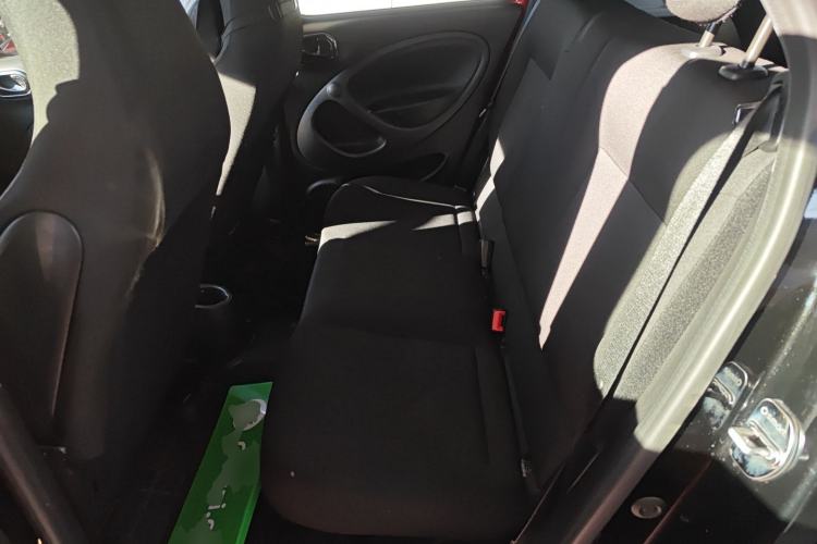 Used smart forfour 2018 1.0L 52 kW Dynamic Edition
