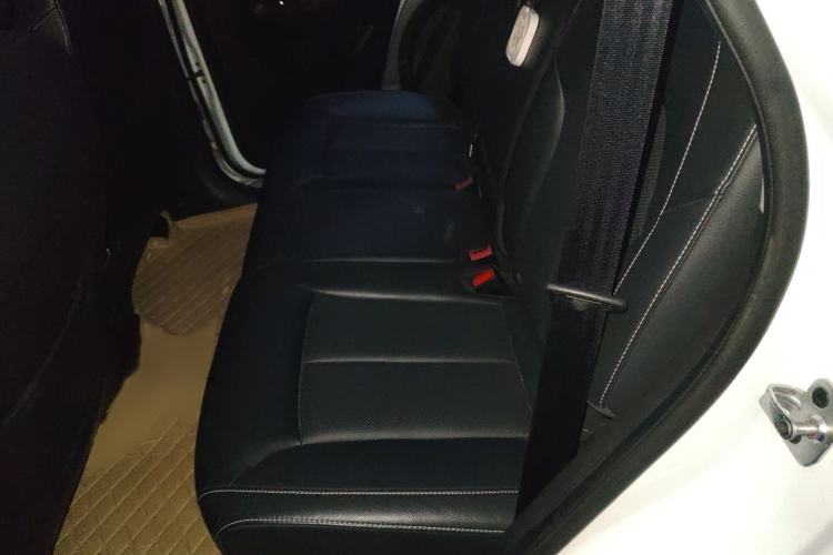 Used Roewe RX5 2018 20T Two-Wheel Drive Manual Internet Smart Edition Interior 4