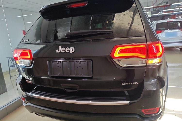 Used Jeep Grand Cherokee 2016 3.0L Comfort Navigation Edition Rear