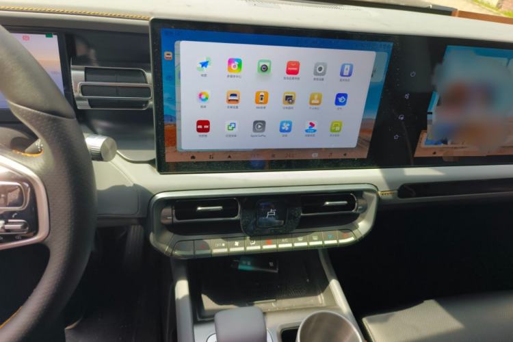 Used BAIC Off-Road BJ40 2024 2.0T All-New Urban Hunter Edition Chivalrous Style Audio And AC Panel