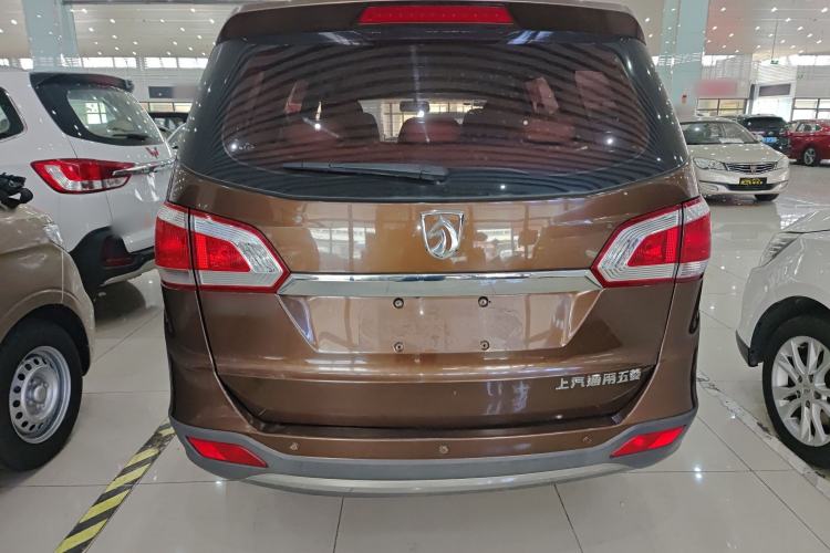 Used Baojun 730 2014 1.5L manual Comfort version 7 seats Rear