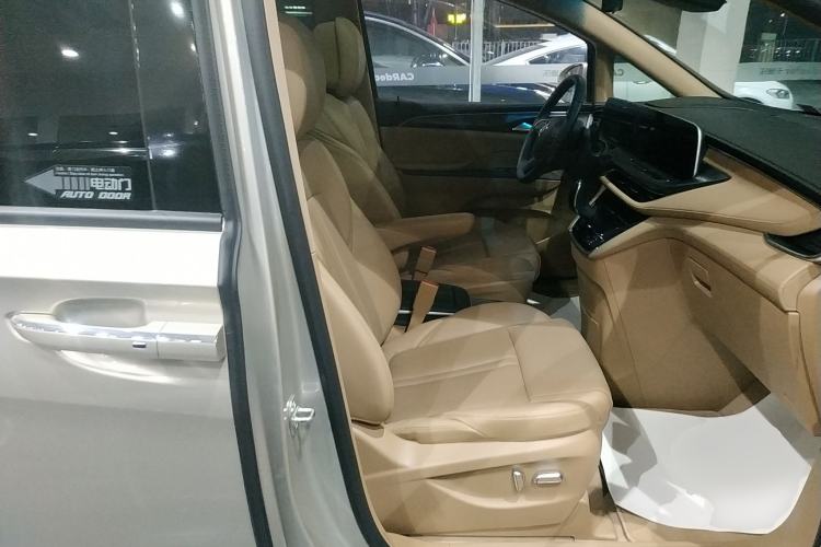 Used Buick GL8 2020 ES Land Cruiser 653T Luxury Model
