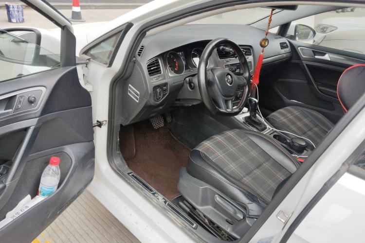 Used Volkswagen Golf 2016 1.6L Automatic Fashion Model