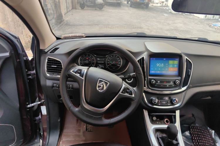 Used Baojun 560 2015 1.8L manual luxury version
